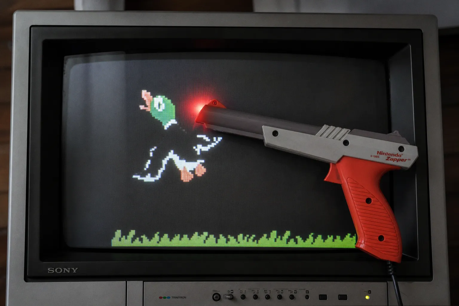 Световой пистолет NES: почему утки умирали только на пузатых ЭЛТ